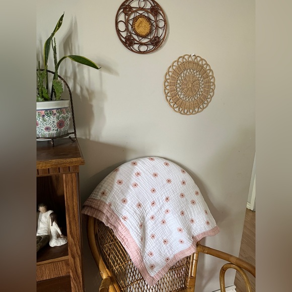 Like New Lulujo Muslin Double Sided Blanket - Picture 1 of 3